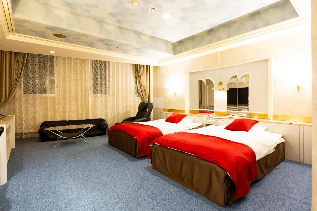 Hotel Liberty Kochi (Adults Only) Buitenkant foto