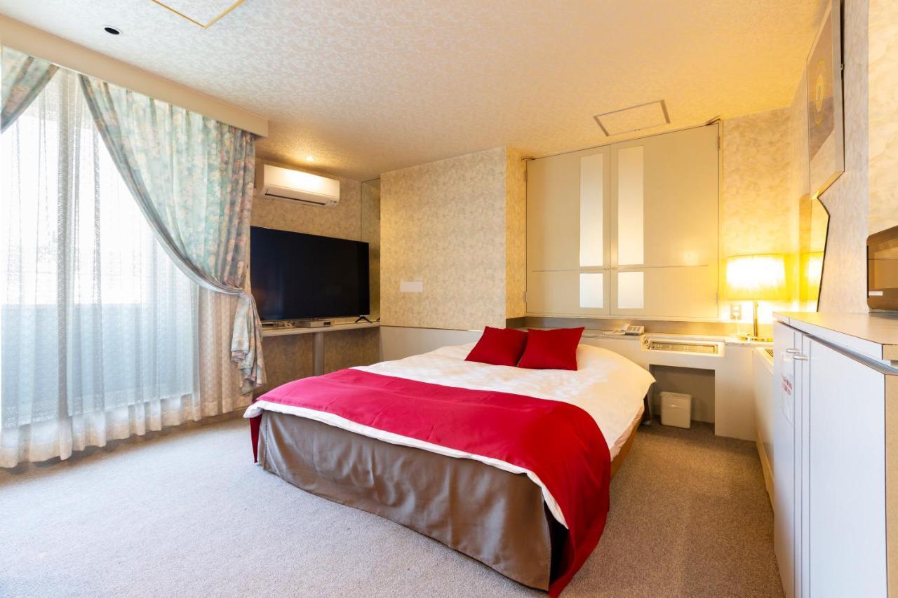 Hotel Liberty Kochi (Adults Only) Buitenkant foto