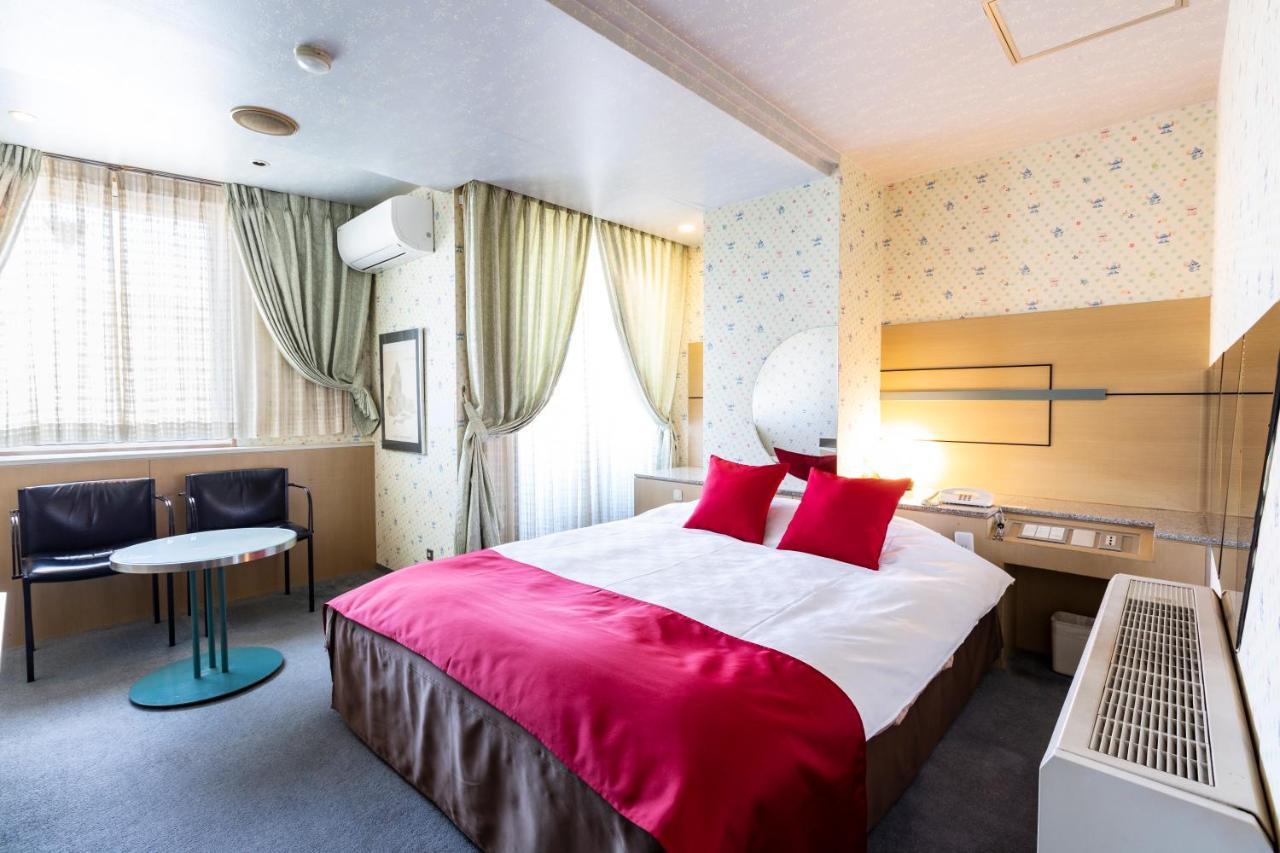 Hotel Liberty Kochi (Adults Only) Buitenkant foto