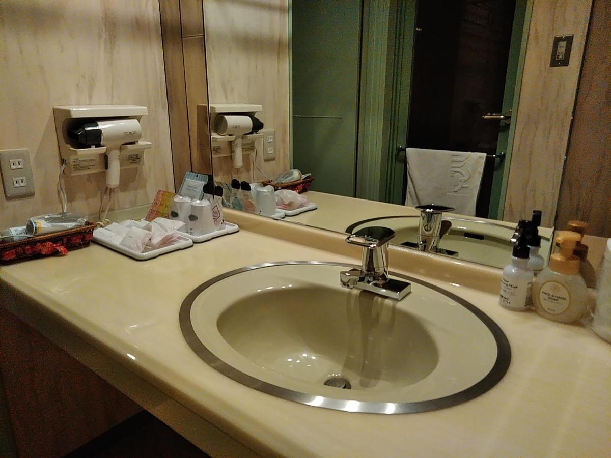 Hotel Liberty Kochi (Adults Only) Buitenkant foto